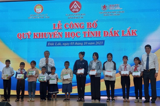 Quỹ khuyến học tiếp sức học trò nghèo thực hiện ước mơ ảnh 2