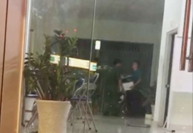 Công an khám xét trụ sở công ty bất động sản bán dự án 'ma' ở Bình Dương ảnh 1
