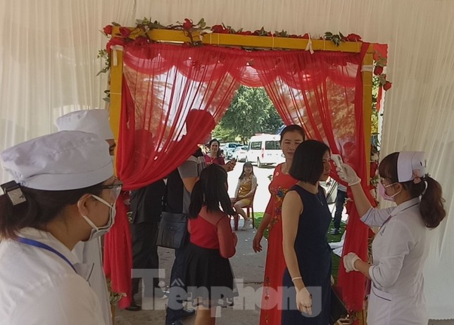 Chú rể Hàn Quốc nổi nóng tại đám cưới thời dịch Covid-19 ảnh 3