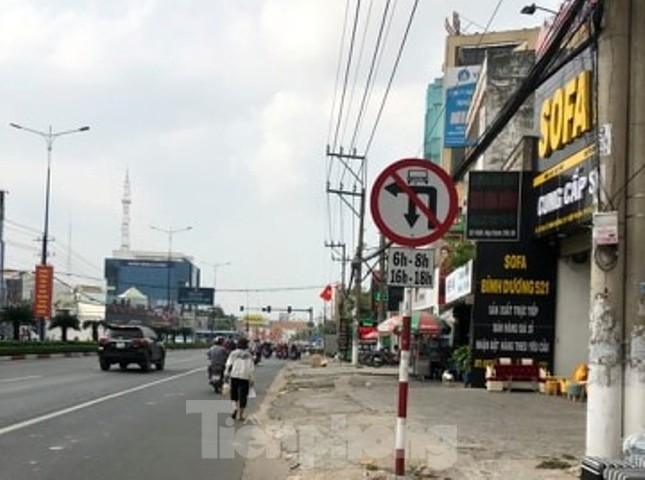 Tài xế mang theo vũ khí, thách thức đòi kiện cảnh sát khi đi vào đường cấm ảnh 2