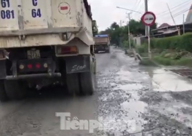 Bình Dương ra quân xử lý xe ben ‘hết đát’ lộng hành phá nát đường ảnh 2