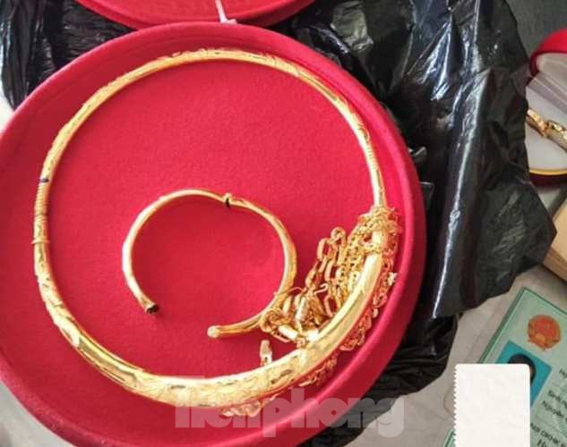 Nhặt được túi vàng, người phụ nữ nói 'không phải của mình cố lấy sẽ mất đi' ảnh 3