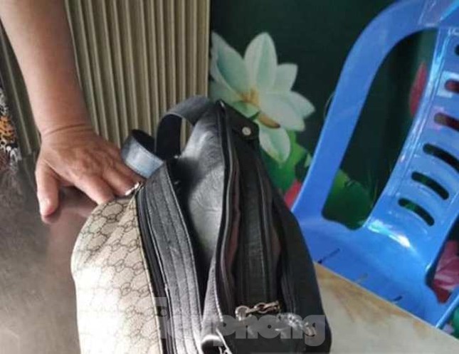 Nhặt được túi vàng, người phụ nữ nói 'không phải của mình cố lấy sẽ mất đi' ảnh 2