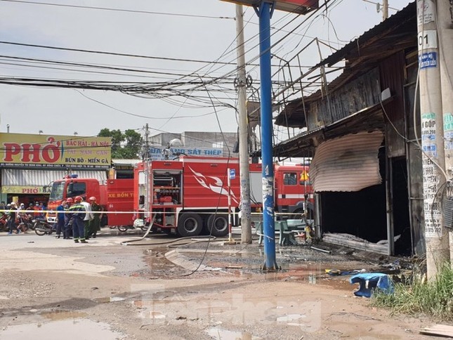 Ba người tử vong trong vụ cháy tiệm cầm đồ ở Bình Dương ảnh 3