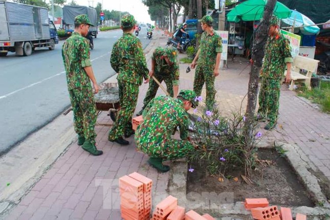 Tuổi trẻ Bình Dương ‘tô sắc’ đường phố dịp cuối tuần ảnh 5