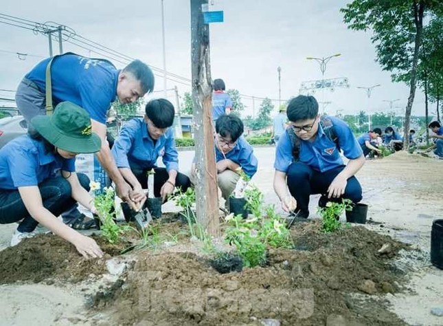 Tuổi trẻ Bình Dương ‘tô sắc’ đường phố dịp cuối tuần ảnh 8