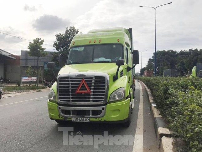 Va chạm với xe container, hai người đàn ông chết tại chỗ ảnh 1