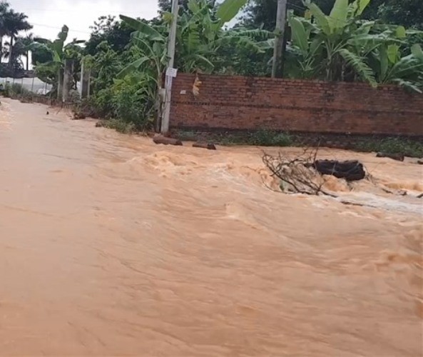 Bình Phước di dân vì nước bất ngờ dâng cao gần 2m ảnh 2