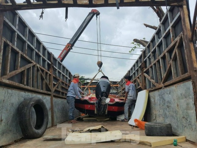 Miền Nam chi viện cano cứu dân miền Trung ngập lụt ảnh 2
