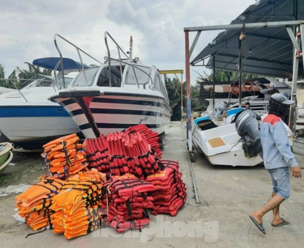 Miền Nam chi viện cano cứu dân miền Trung ngập lụt ảnh 6