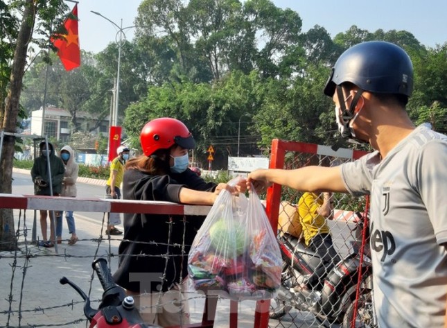 Bình Dương dỡ bỏ phong tỏa sớm hơn dự kiến để người dân đón Tết ảnh 1