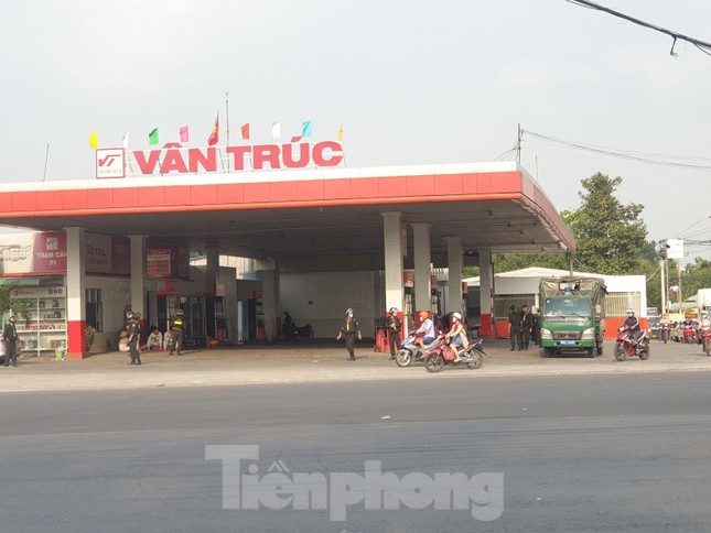 Công an Bình Dương nói gì về việc khám xét, niêm phong loạt cây xăng? ảnh 1