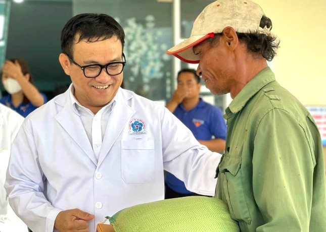 Thầy thuốc trẻ Bình Dương vượt hàng trăm km chữa bệnh cho đồng bào dân tộc ảnh 4