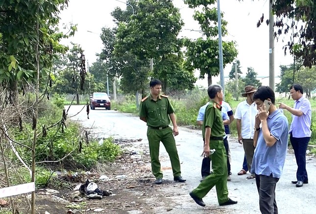 Vụ nghi án giết người phân xác ở Bình Dương: Lãnh đạo Cảnh sát hình sự trở lại hiện trường ảnh 1