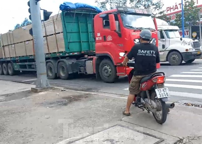 Ám ảnh 'hung thần xa lộ’ trên tuyến đường huyết mạch ở Bình Dương ảnh 2