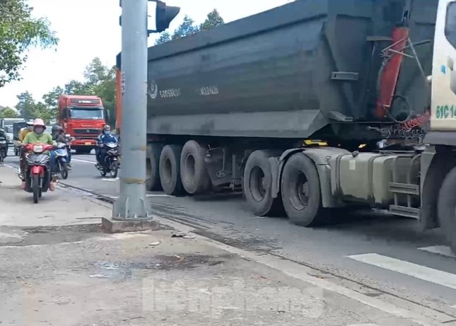 Ám ảnh 'hung thần xa lộ’ trên tuyến đường huyết mạch ở Bình Dương ảnh 3