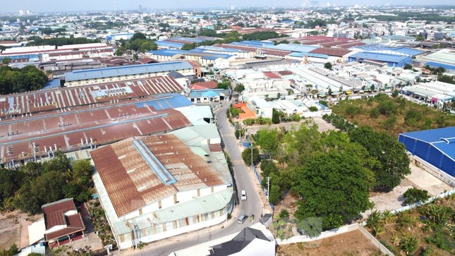 Toàn cảnh hàng nghìn nhà xưởng nằm trong khu dân cư ở Bình Dương sắp ‘khai tử’ ảnh 1
