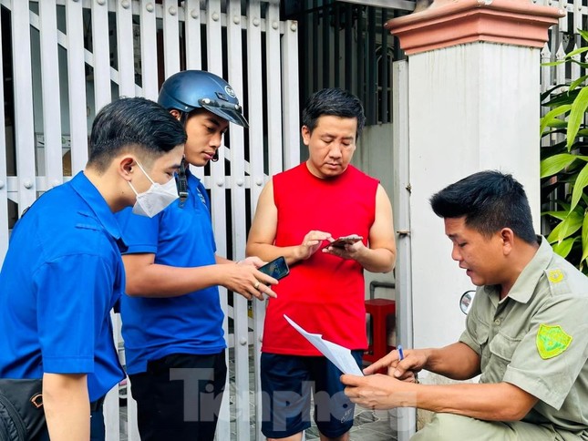 Tuổi trẻ Bình Dương ra quân tình nguyện vì văn minh đô thị ảnh 7