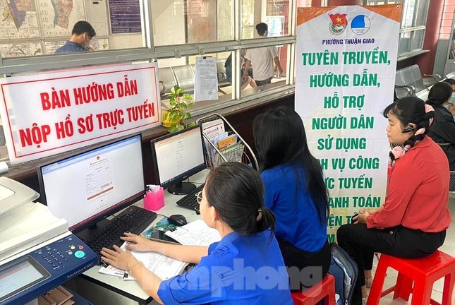 Tuổi trẻ Bình Dương ra quân tình nguyện vì văn minh đô thị ảnh 9