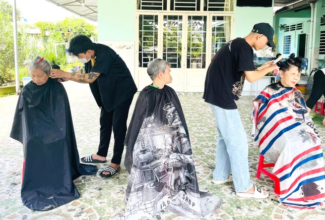 Tuổi trẻ Bình Dương ra quân tình nguyện vì văn minh đô thị ảnh 10