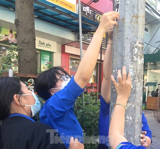Tuổi trẻ Bình Dương ra quân tình nguyện vì văn minh đô thị ảnh 6