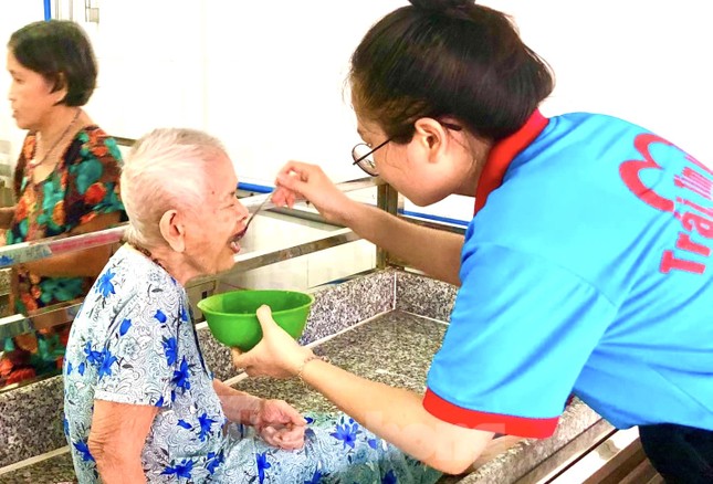 Tuổi trẻ Bình Dương ra quân tình nguyện vì văn minh đô thị ảnh 11