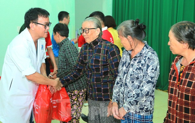 Tuổi trẻ Bình Dương khám bệnh, cắt tóc miễn phí cho đồng bào dân tộc ít người ảnh 6