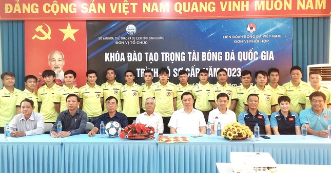 Lần đầu đào tạo trọng tài bóng đá quốc gia tại tỉnh Bình Dương ảnh 3