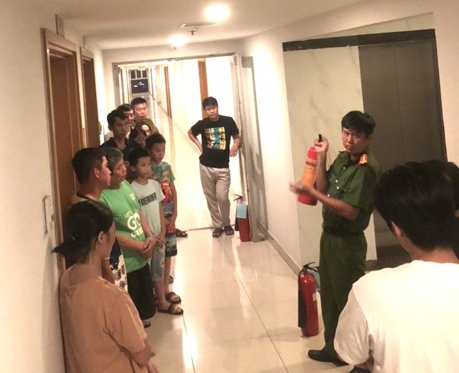 Từ biến cố hỏa hoạn ở Hà Nội, cư dân Bình Dương tích cực học cách thoát nạn ảnh 6