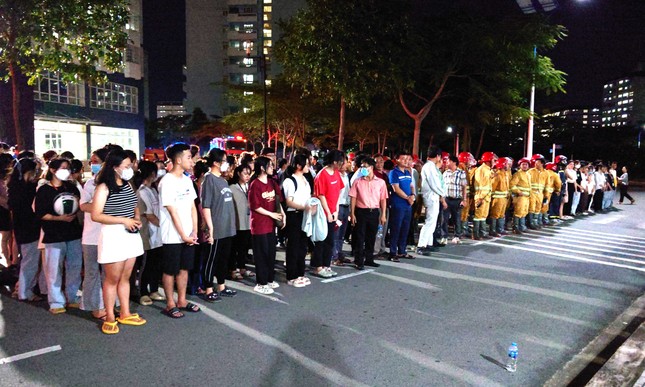 Từ biến cố hỏa hoạn ở Hà Nội, cư dân Bình Dương tích cực học cách thoát nạn ảnh 1