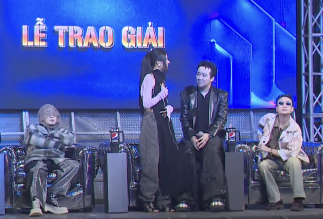 Karik từ chối trả lời Trấn Thành và biểu hiện lạ ở Rap Việt ảnh 1
