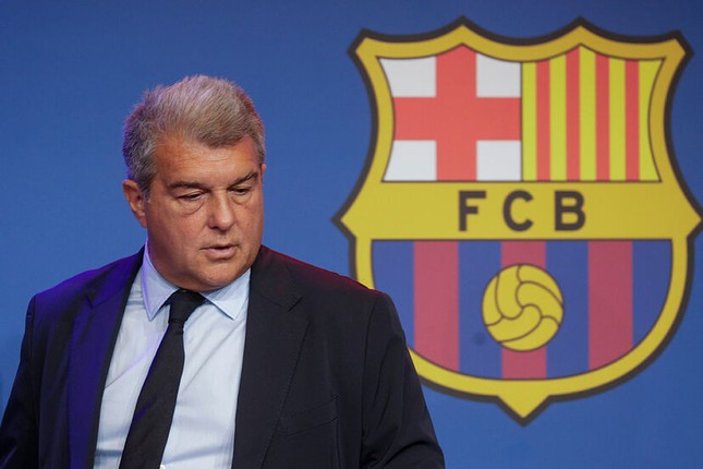 Barcelona dính cáo buộc 'mua trọng tài' ảnh 1