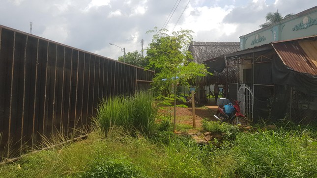 Container lật ngửa, tài xế được cứu trong tình trạng nguy kịch ảnh 4