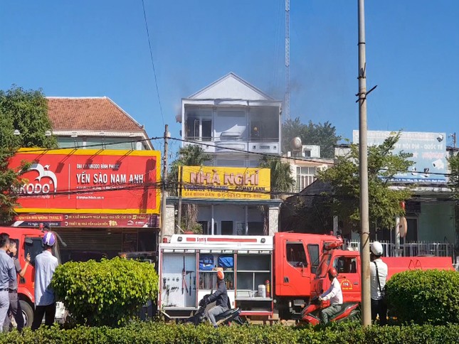 Thanh niên 17 tuổi phóng hỏa đốt nhà nghỉ vì bạn gái mất xe máy ảnh 2