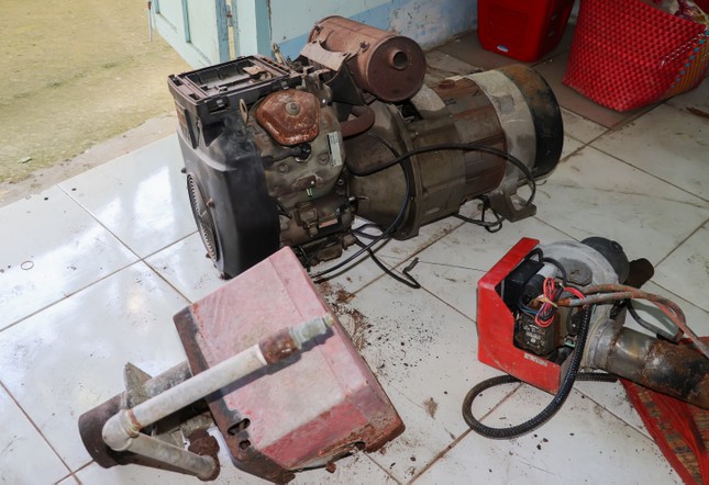Đang tại ngoại hầu tra về tội trộm cắp, lại tiếp tục trộm máy phát điện ảnh 1