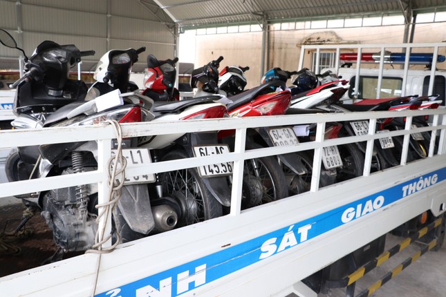 Tạm giữ nhóm thanh niên chém Trưởng công an xã trọng thương ảnh 2