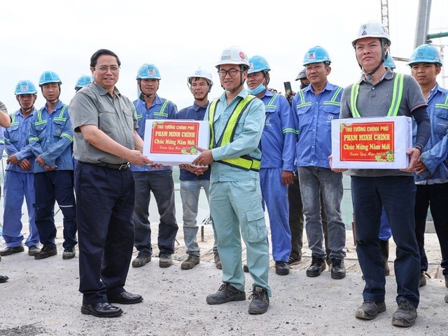 Thủ tướng Phạm Minh Chính thị sát công trường Dự án cầu Mỹ Thuận 2 ảnh 2
