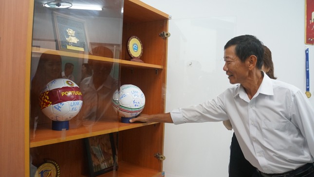 Huỳnh Như tặng áo đấu trận Play off đưa Việt Nam vào vòng chung kết World Cup ảnh 8