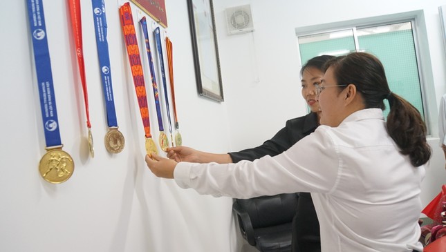 Huỳnh Như tặng áo đấu trận Play off đưa Việt Nam vào vòng chung kết World Cup ảnh 10