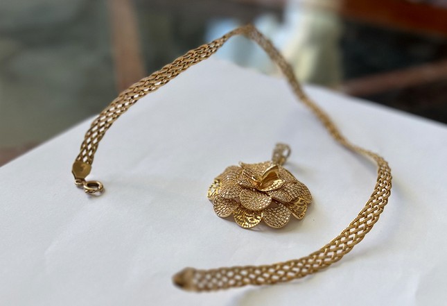 Cướp giật dây chuyền, cởi bỏ quần áo để lẩn trốn vẫn không thoát ảnh 3