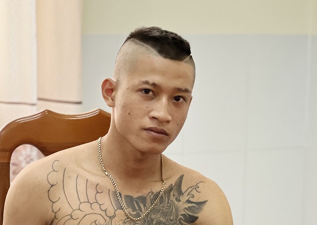 Cướp giật dây chuyền, cởi bỏ quần áo để lẩn trốn vẫn không thoát ảnh 2