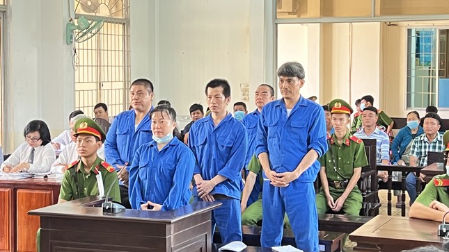 Cựu cán bộ hải quan hầu tòa vì buôn lậu hàng trăm tấn đường cát ảnh 1