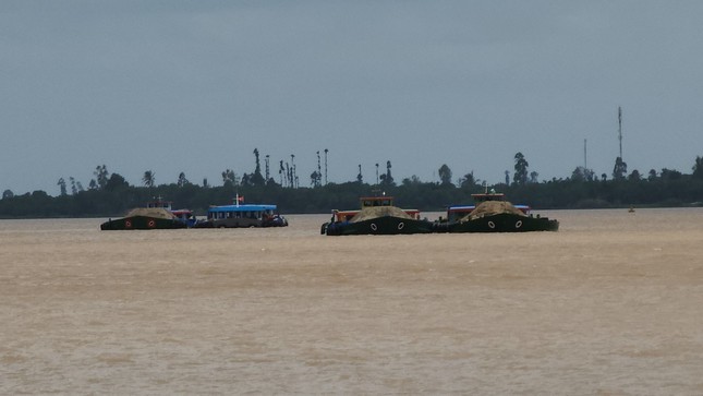 Nhìn gần mỏ cát trên sông Tiền khiến Phó Chủ tịch tỉnh An Giang vướng lao lý ảnh 3