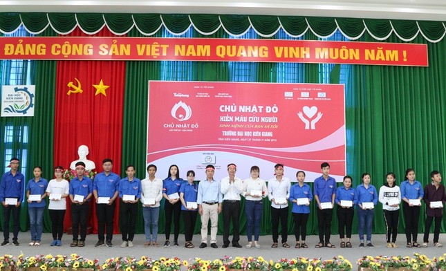 Chủ nhật Đỏ tại Kiên Giang: Những tấm lòng nhân ái sẽ ngày càng nhân rộng ảnh 7