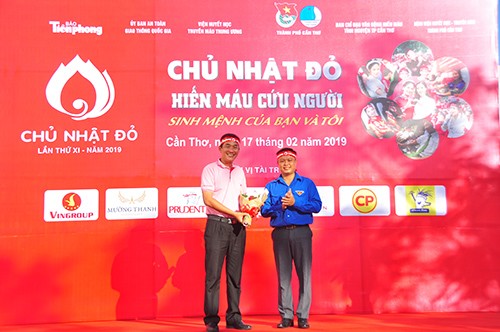 Tưng bừng Chủ nhật Đỏ tại Cần Thơ ảnh 6