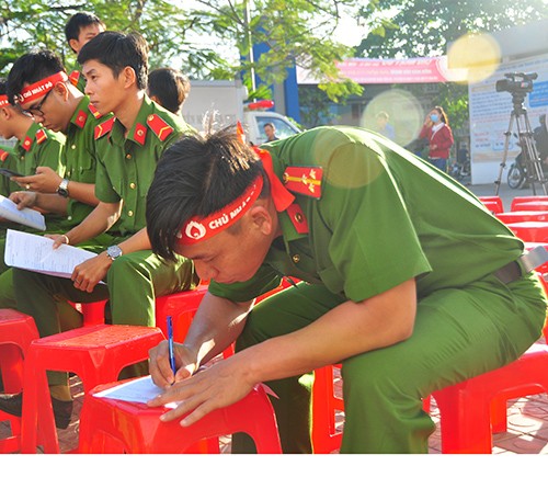 Tưng bừng Chủ nhật Đỏ tại Cần Thơ ảnh 7