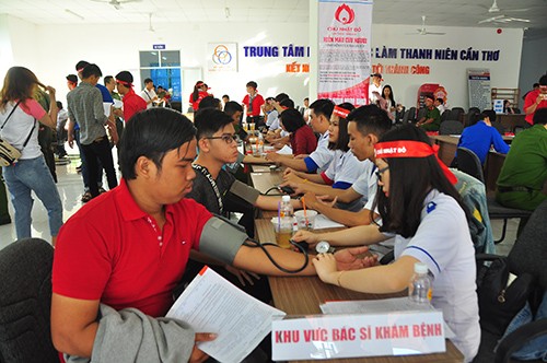 Tưng bừng Chủ nhật Đỏ tại Cần Thơ ảnh 3