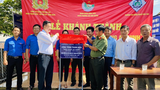 Tuổi trẻ Cần Thơ góp sức thắp sáng làng quê mừng Đại hội Đảng ảnh 3