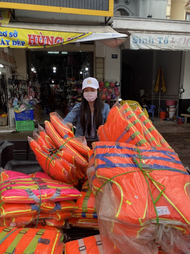 Chuyến xe của tuổi trẻ Cần Thơ đến với đồng bào miền Trung ảnh 3