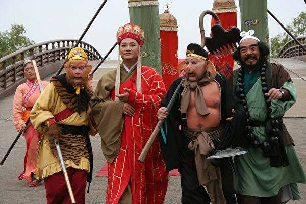 3 bộ phim truyền hình Hoa ngữ nổi tiếng được tạo nên từ những “đoàn phim nghèo nhất” ảnh 1